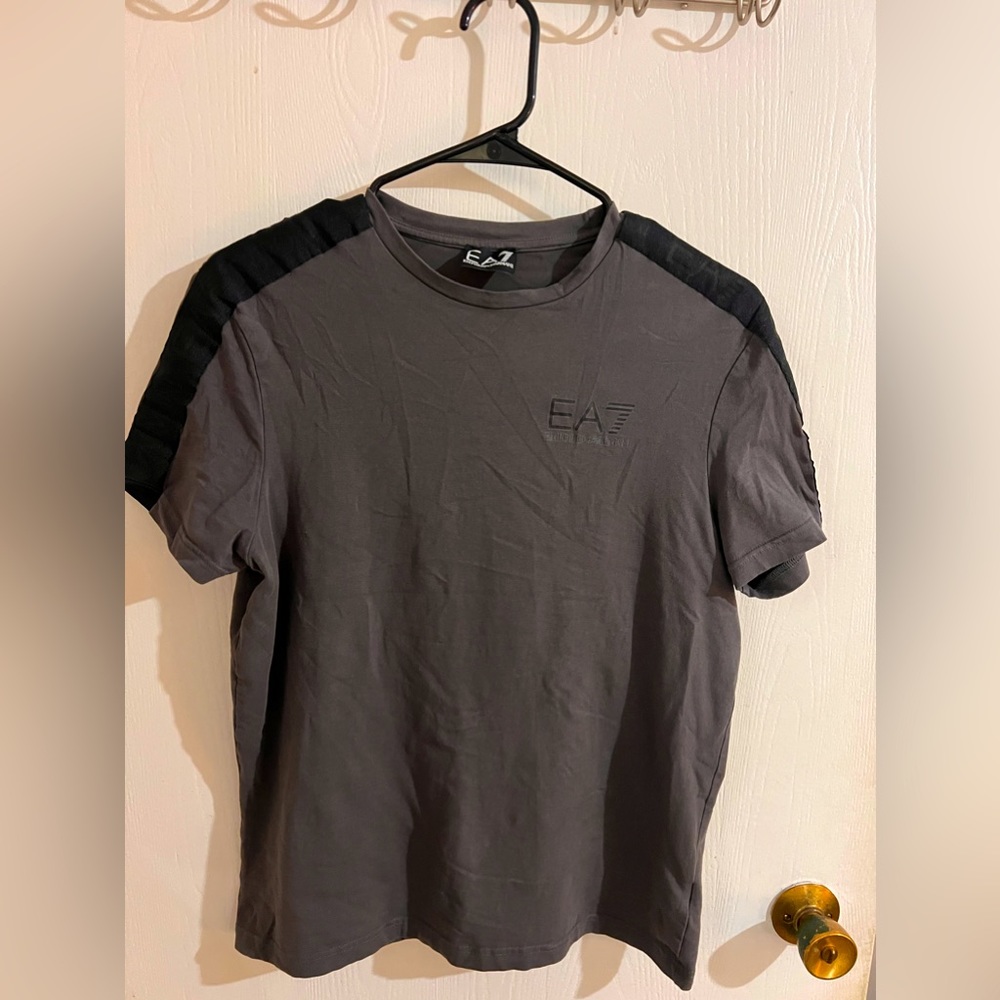 Emporio Armani t-shirt gray/black in size M